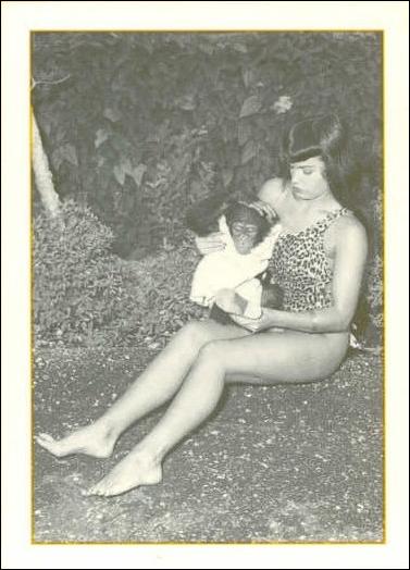 Bunny Yeager's Bettie Page (Base Set) card 32