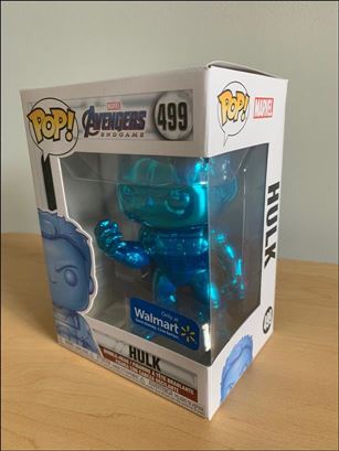 POP! Marvel figure 499-E Hulk Chrome w/ Gauntlet (Blue)