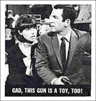 Get Smart (Base Set) card 15 Gad, This Gun is a Toy,Too!