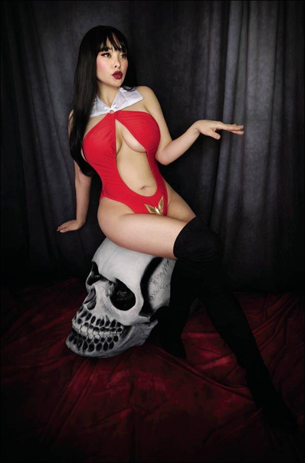 Vampirella Strikes (2022) issue 5-G Cosplay Photo Virgin 1:15 Cover