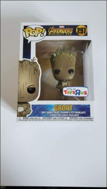 POP! Marvel figure 297 Groot with gaming device