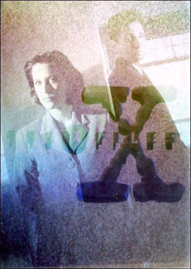 X-Files: Season Two (3D Hologram Subset) card X4 Scully and Mulder