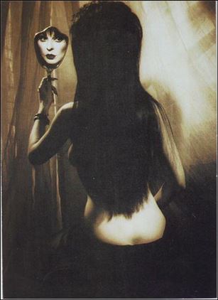 Elvira Mistress of the Dark (Base Set) card 62