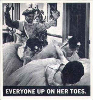 Get Smart (Base Set) card 34 Everybody Up On Her Toes.