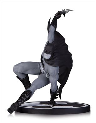 Batman: Black and White  item 67 Batman (Designed by Bryan Hitch) 1/5200
