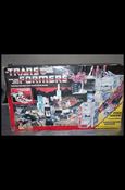 Transformers: More Than Meets the Eye (Generation 1) figure 78 Metroplex (Autobot City)