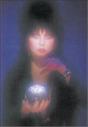 Elvira Mistress of the Dark (Base Set) card 50