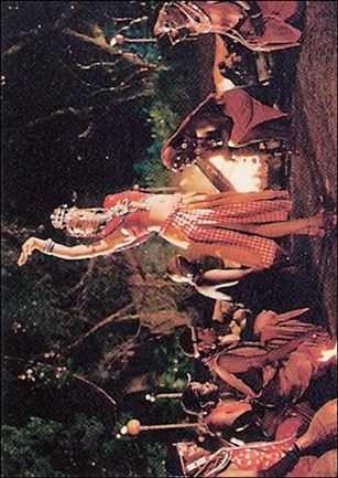 Ace Ventura: When Nature Calls (Base Set) card 45 The Princess' Dance