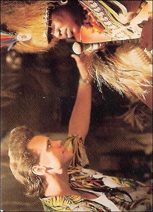 Ace Ventura: When Nature Calls (Base Set) card 42 Getting Friendly