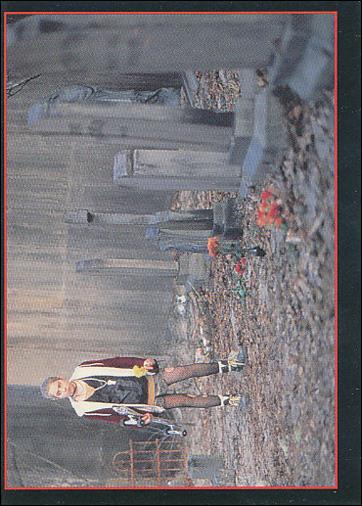 Crow: The Movie (Base Set) card 6 Paying Her Respects