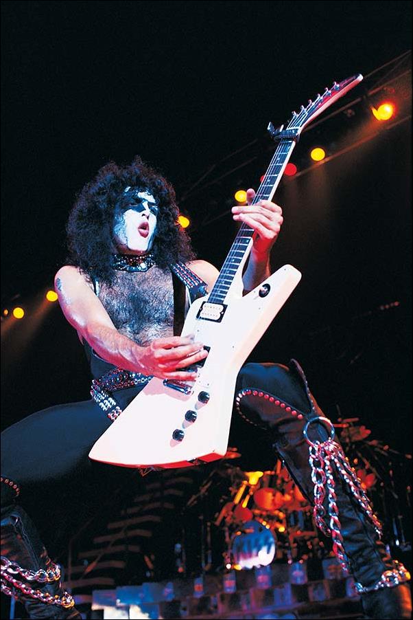 Kiss (2016) issue 7-F Photo Virgin Cover