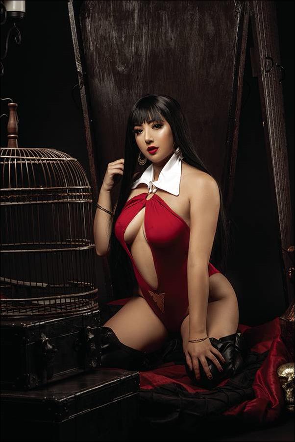 Vampirella: The Dark Powers issue 1-W 1:35 Virgin Cosplay Photo Cover