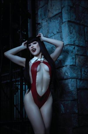 Vampirella vs. the Superpowers issue 4-I 1:15 Cosplay Virgin Photo Cover