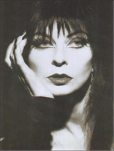 Elvira Mistress of the Dark (Base Set) card 52