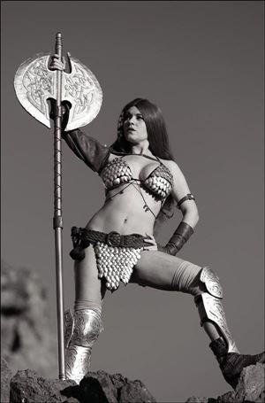 Red Sonja: Black White Red issue 5-E Black & White Virgin Cosplay Photo Cover