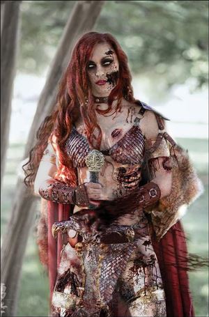 Die!namite issue 4-M 1:11 Red Sonja Zombie Cosplay Virgin Photo Cover