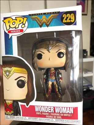 POP! Heroes figure 229 Wonder Woman w/ Cloak