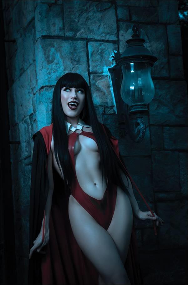 Vampirella vs. the Superpowers issue 2-I 1:15 Cosplay Virgin Photo Cover