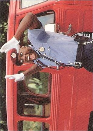 Ace Ventura: When Nature Calls (Base Set) card 69 Who's Under Arrest?