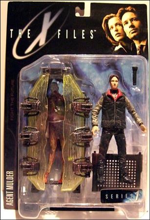 X-Files figure 3-B Agent Mulder with Human Host and Cryopod Chamber
