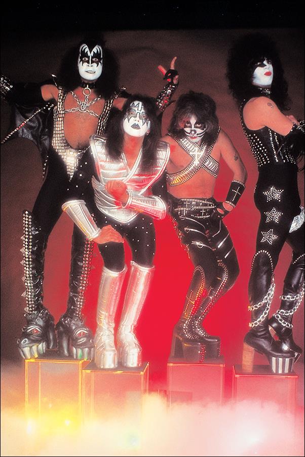 Kiss Zombies issue 1-F 1:10 Virgin Photo Cover